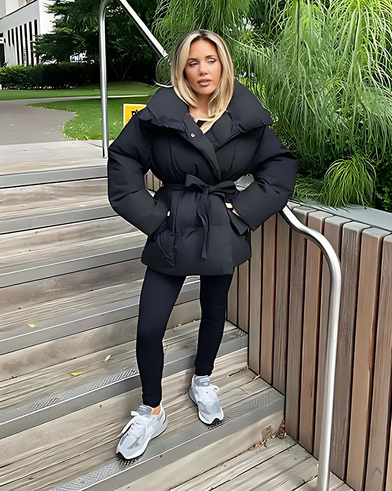 Noor | Gewatteerde Winterjas Met Ceintuur Voor Dames – Warm, Stijlvol & Perfect Voor IJskoude Dagen