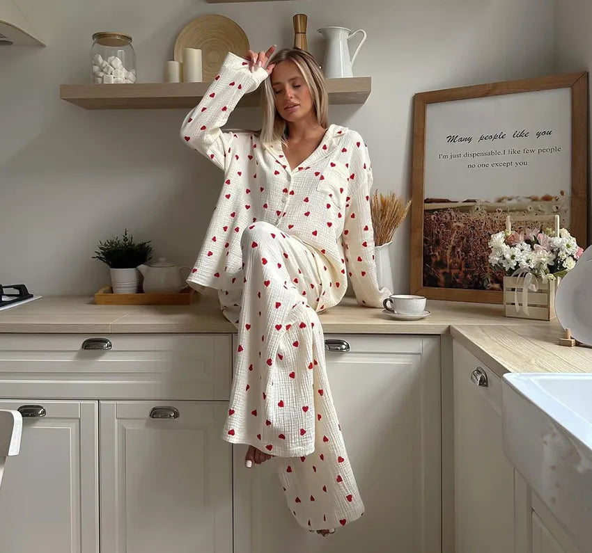 Lila Dames Witte Pyjama Met Hartprint | Comfortabele & Charmante Pyjama Set
