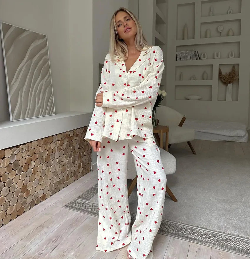 Lila Dames Witte Pyjama Met Hartprint | Comfortabele & Charmante Pyjama Set