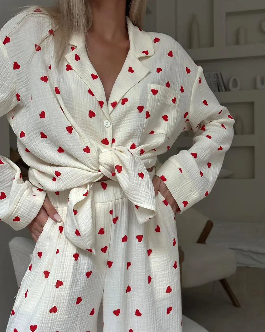 Lila Dames Witte Pyjama Met Hartprint | Comfortabele & Charmante Pyjama Set