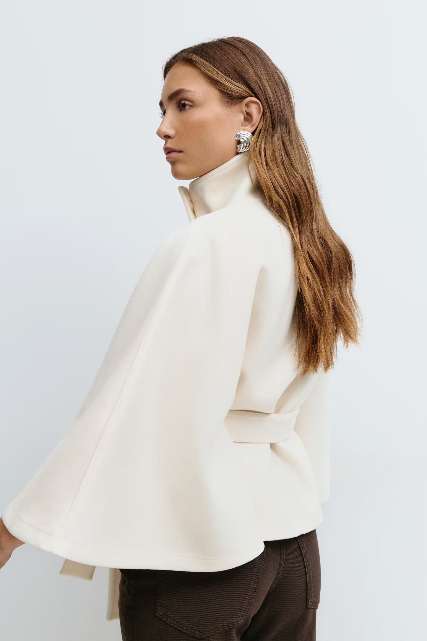 Cape Jas Dames – Clara Model met Hoge Kraag, Ceintuur & Cape-Mouwen
