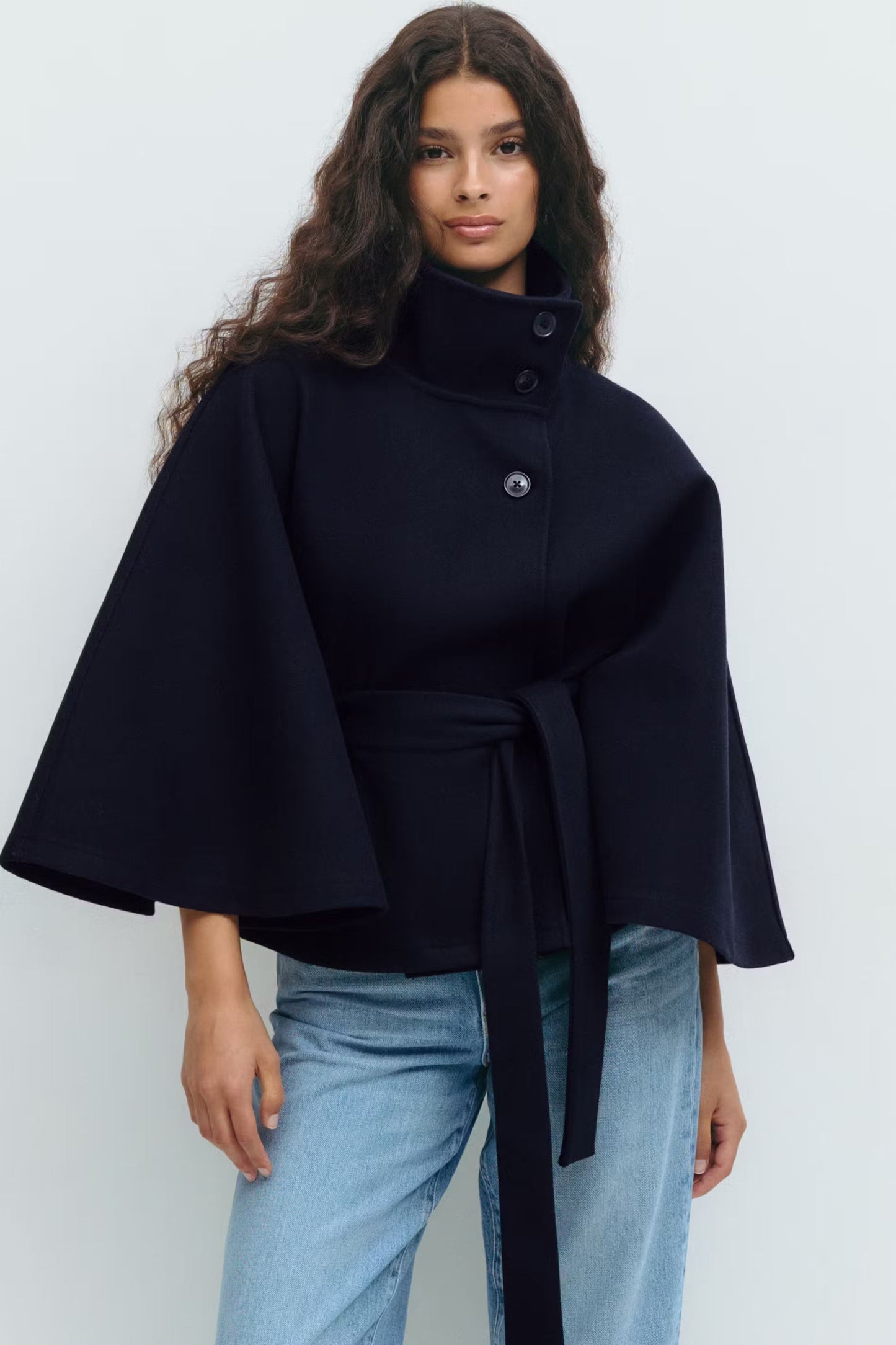 Cape Jas Dames – Clara Model met Hoge Kraag, Ceintuur & Cape-Mouwen
