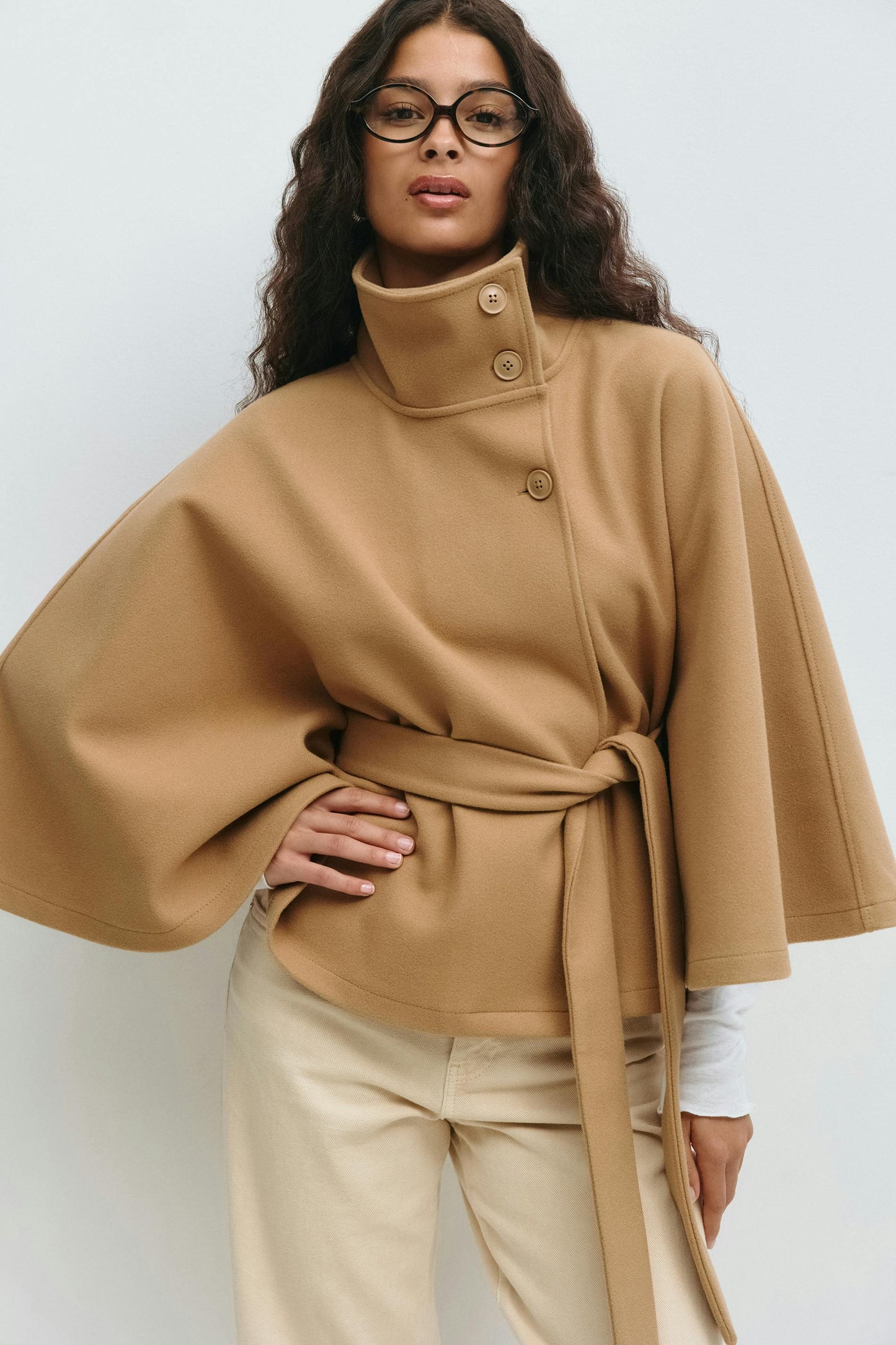 Cape Jas Dames – Clara Model met Hoge Kraag, Ceintuur & Cape-Mouwen
