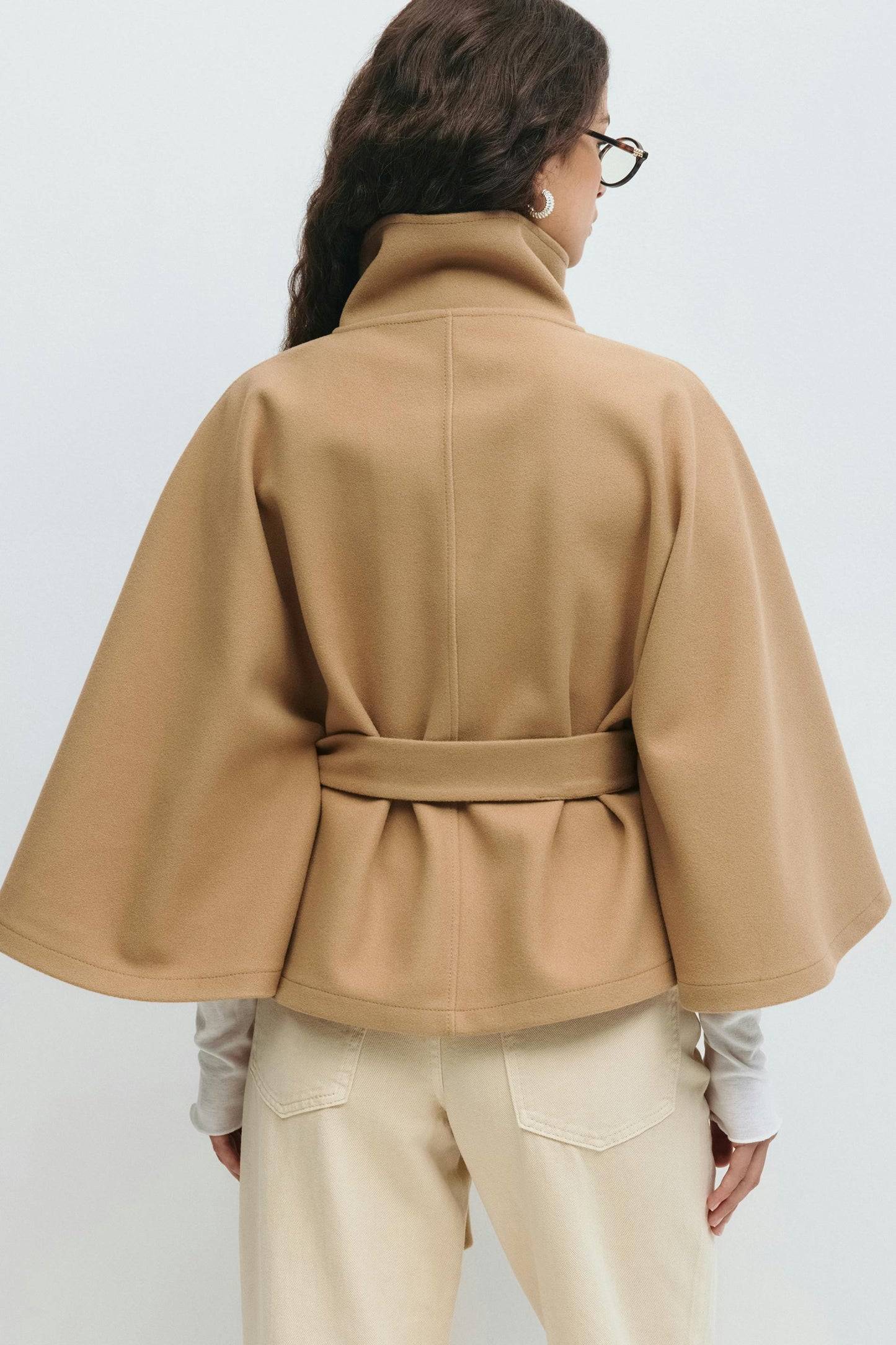 Cape Jas Dames – Clara Model met Hoge Kraag, Ceintuur & Cape-Mouwen