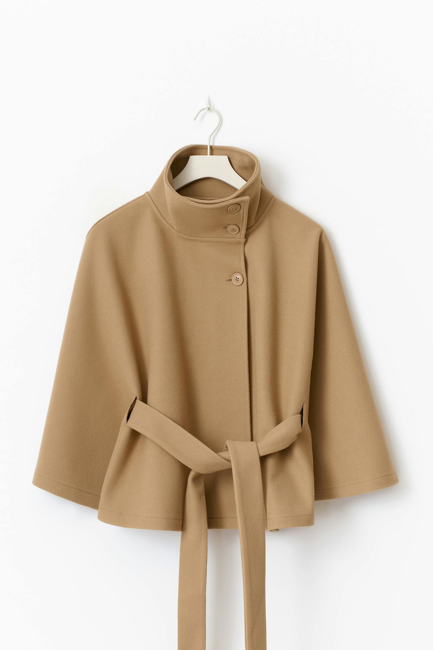 Cape Jas Dames – Clara Model met Hoge Kraag, Ceintuur & Cape-Mouwen