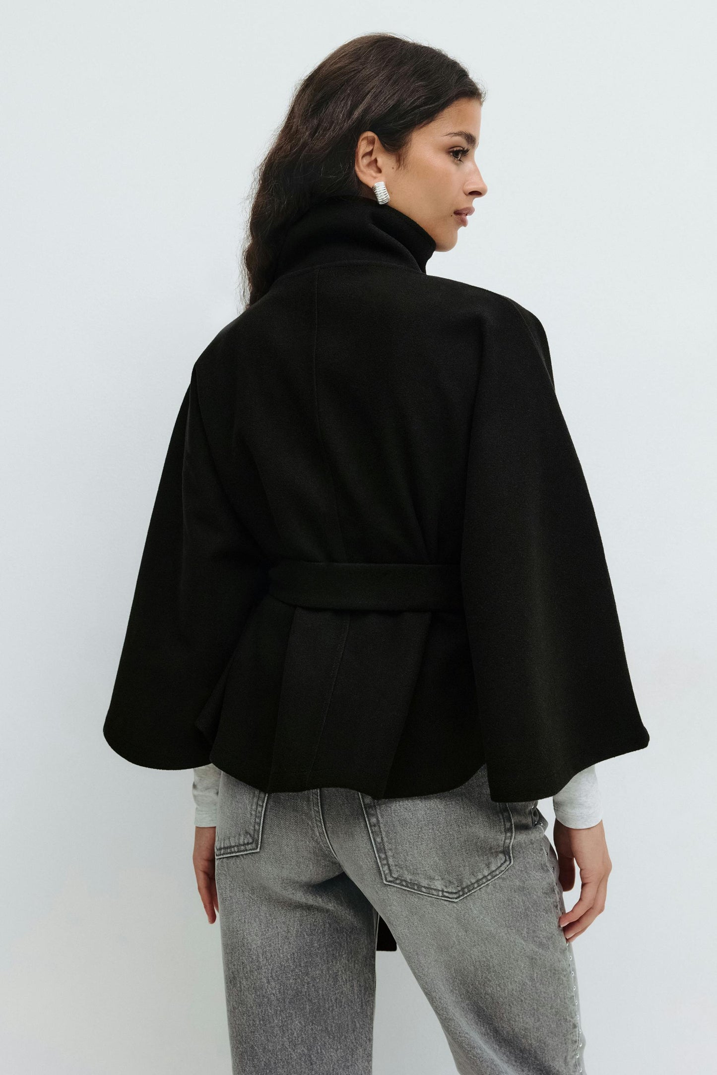 Cape Jas Dames – Clara Model met Hoge Kraag, Ceintuur & Cape-Mouwen