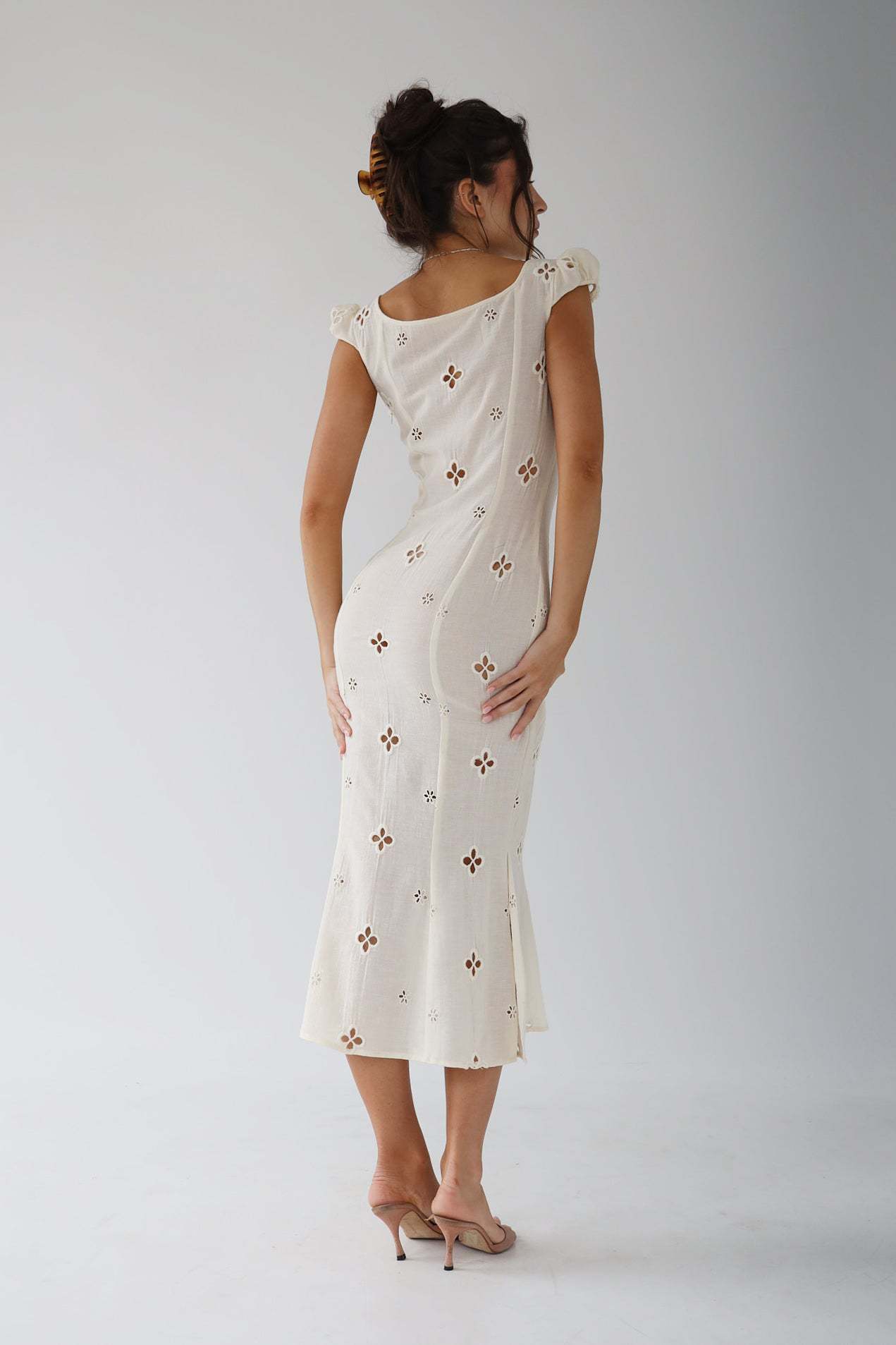 Elora Fishtail Midi Dress | Luxe Geborduurde Jurk met Vintage Charme