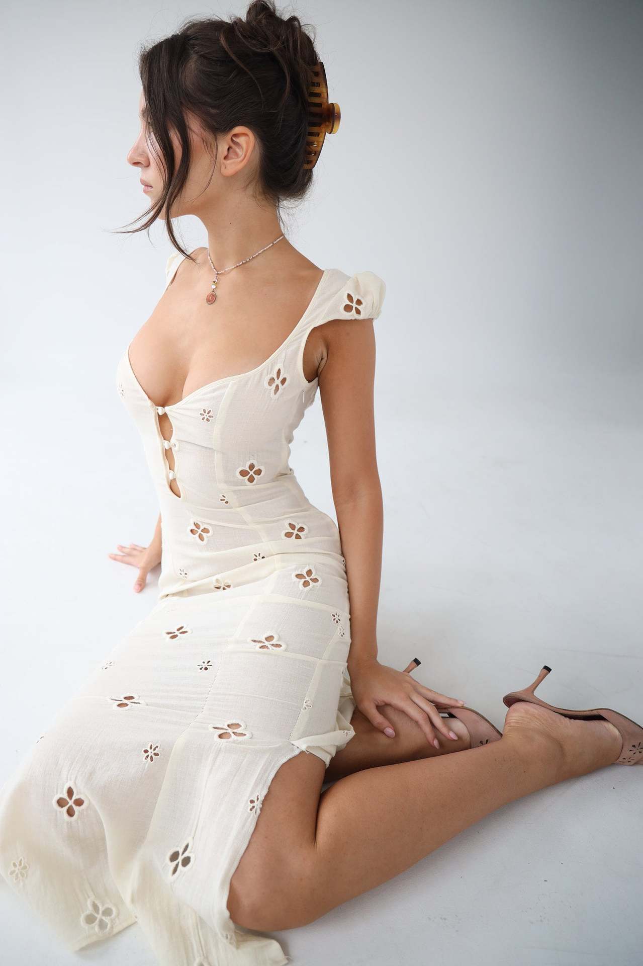 Elora Fishtail Midi Dress | Luxe Geborduurde Jurk met Vintage Charme