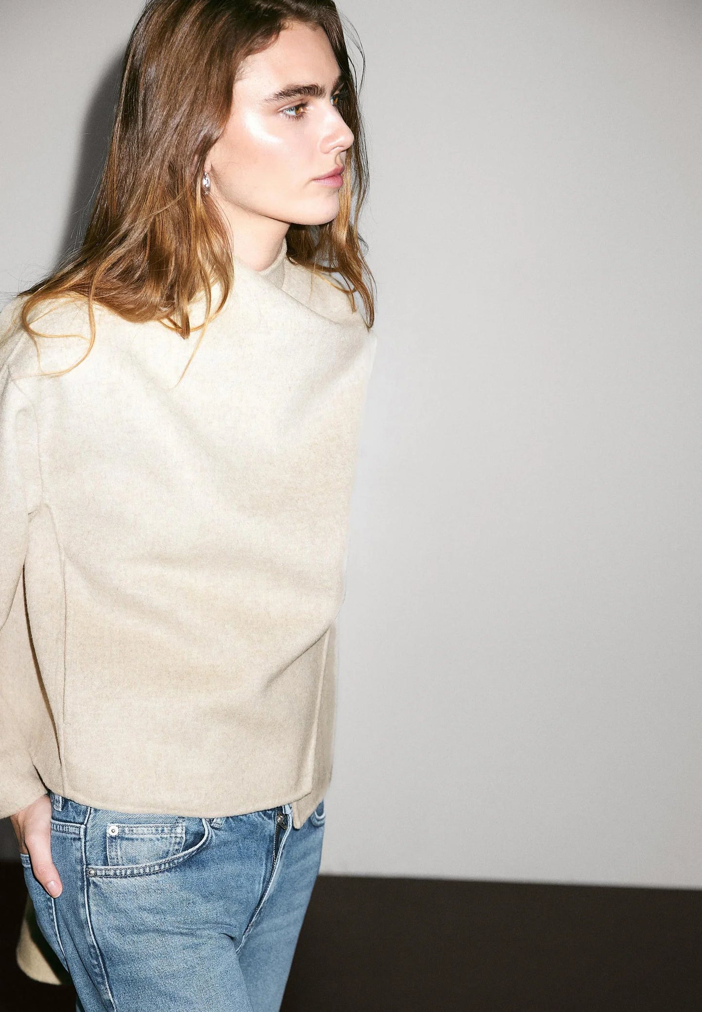 Dames Asymmetrische Jas van Wolmix | Stijlvolle Jas met Sjaaldetail | Aveline