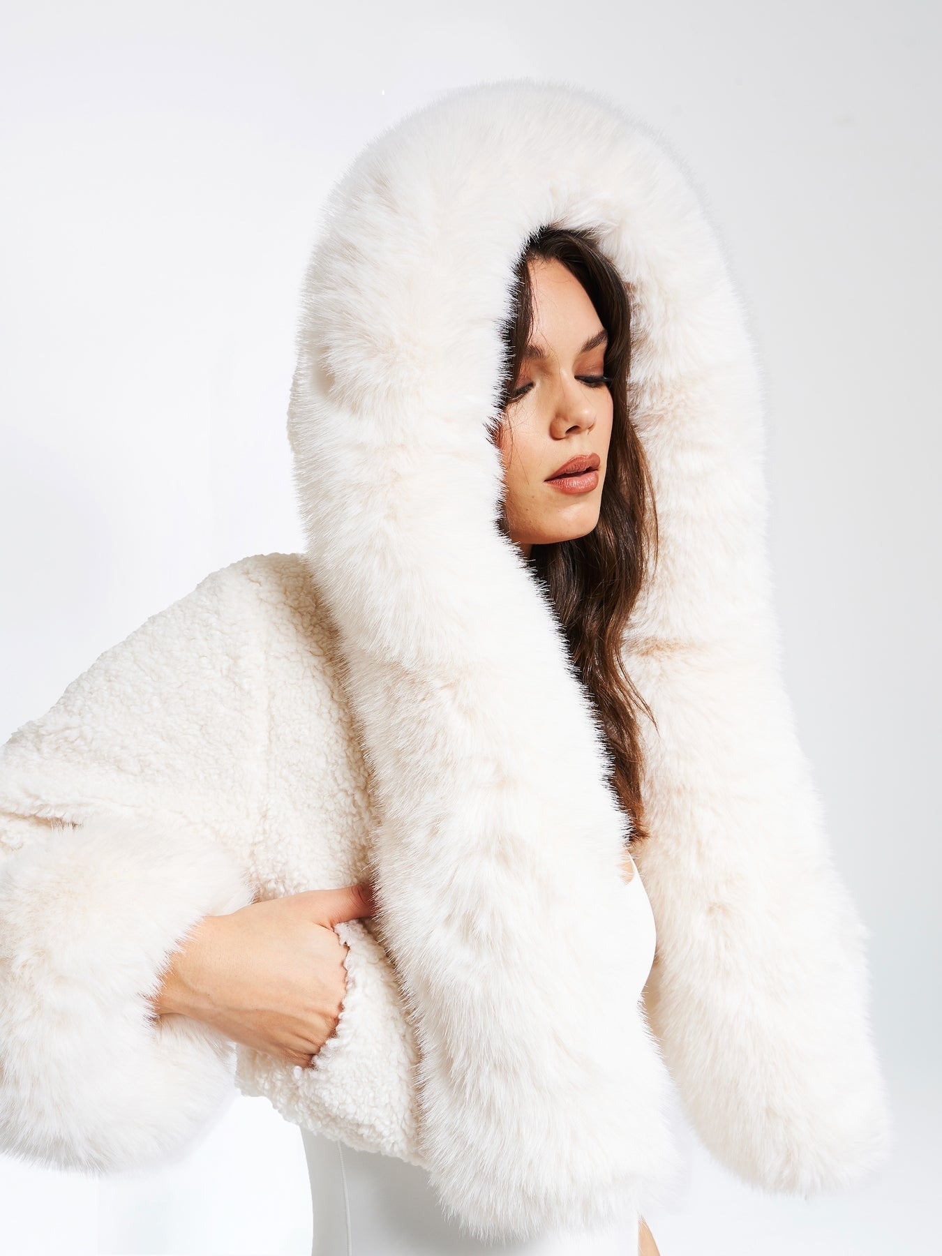 Noelle | Korte Fur Jas Dames | Chic Cropped Faux Fur Jacket Voor Feestelijke Looks