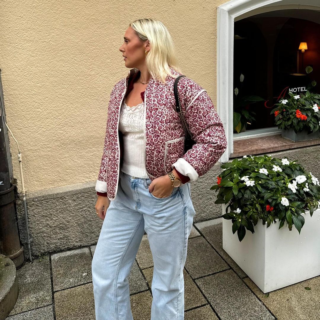 Kim | Stijlvolle Dames Jas Met Bloemenprint | Trendy Leliepatroon Statement Jas