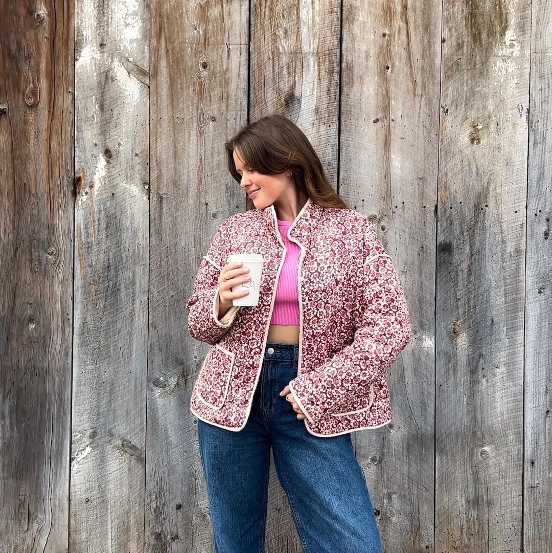 Kim | Stijlvolle Dames Jas Met Bloemenprint | Trendy Leliepatroon Statement Jas