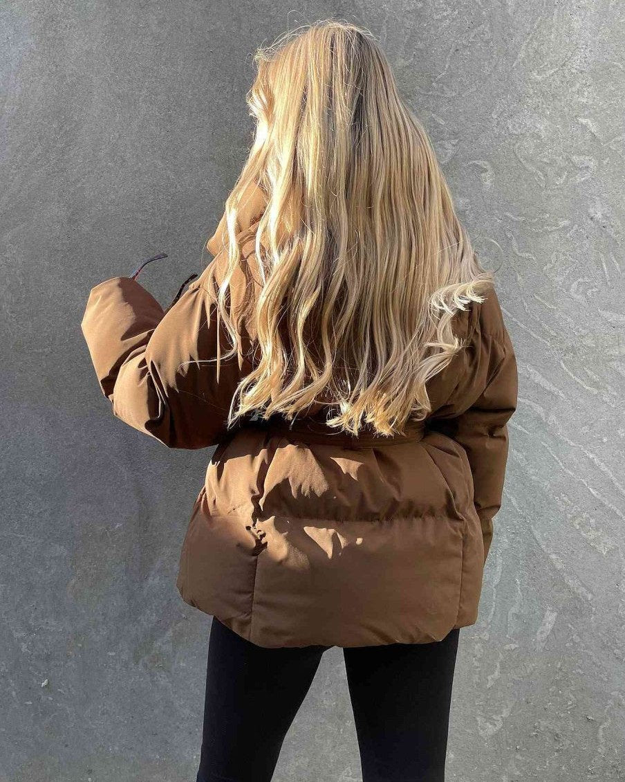 Noor | Gewatteerde Winterjas Met Ceintuur Voor Dames – Warm, Stijlvol & Perfect Voor IJskoude Dagen
