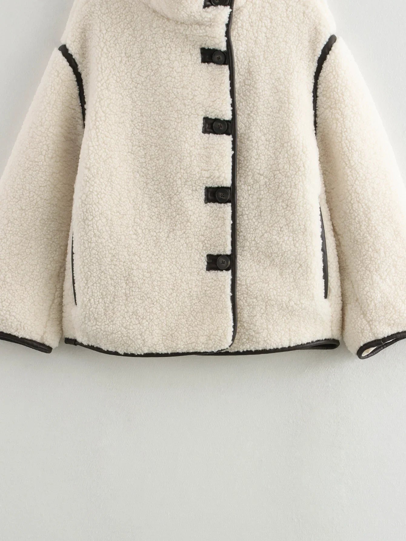 Montana | Modieuze Winterjas voor Dames | Contrastdetails & Tijdloze Look