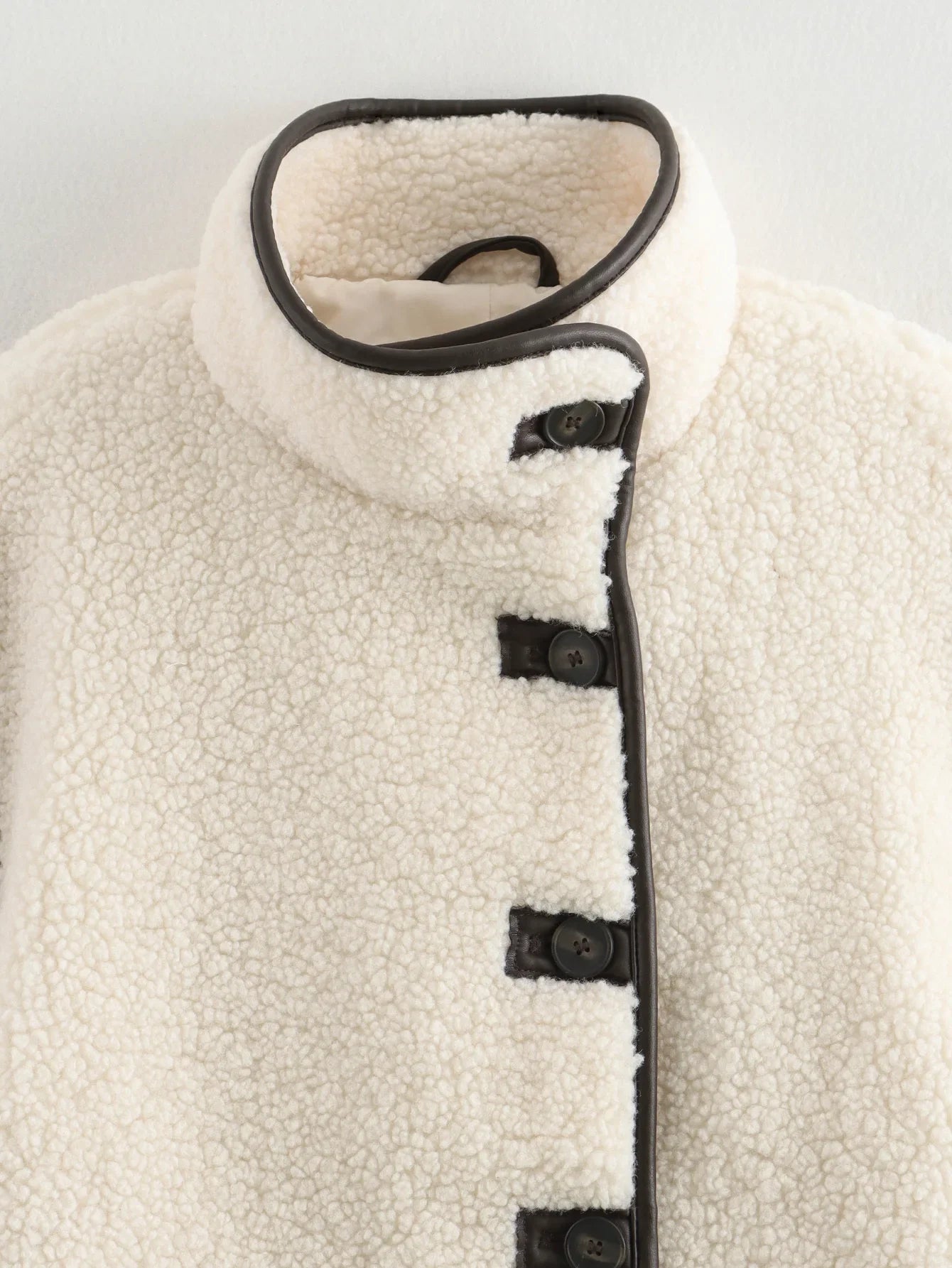 Montana | Modieuze Winterjas voor Dames | Contrastdetails & Tijdloze Look