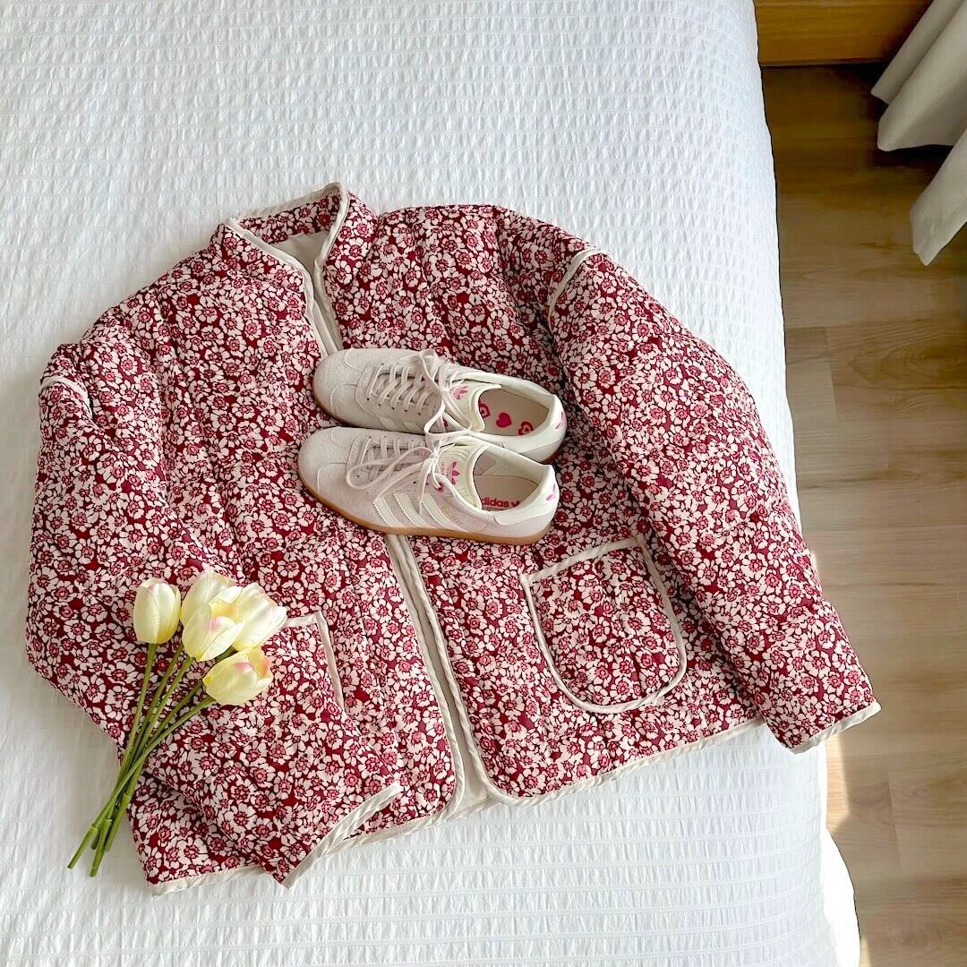 Kim | Stijlvolle Dames Jas Met Bloemenprint | Trendy Leliepatroon Statement Jas