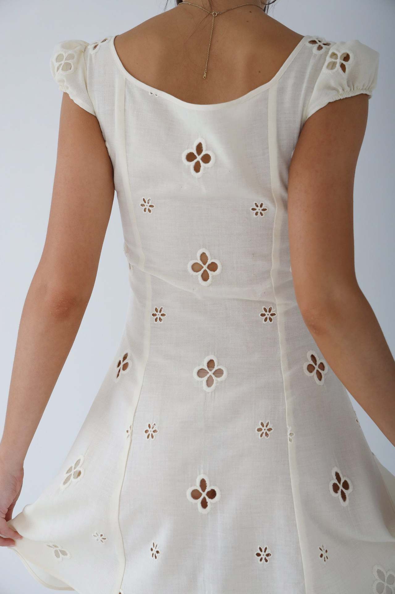 Elora Fishtail Midi Dress | Luxe Geborduurde Jurk met Vintage Charme