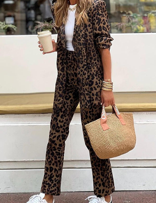 Amari | Tweedelige Leopardprint Set Dames  |  Blazer & Broek