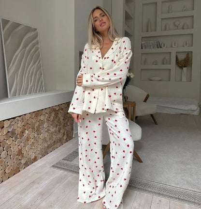 Lila Dames Witte Pyjama Met Hartprint | Comfortabele & Charmante Pyjama Set
