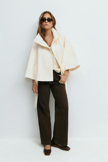 Cape Jas Dames – Clara Model met Hoge Kraag, Ceintuur & Cape-Mouwen