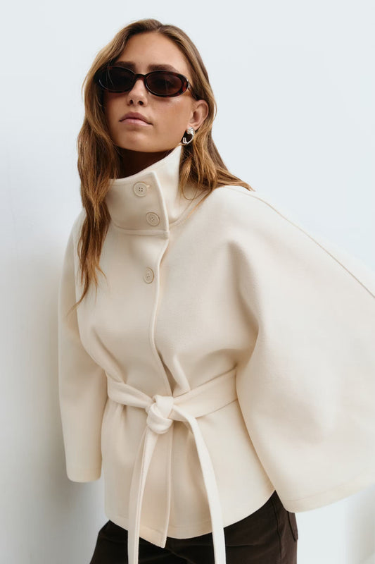 Cape Jas Dames – Clara Model met Hoge Kraag, Ceintuur & Cape-Mouwen
