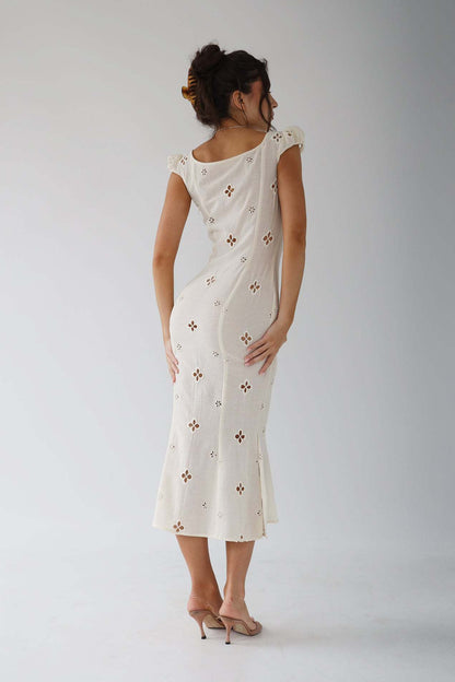 Elora Fishtail Midi Dress | Luxe Geborduurde Jurk met Vintage Charme