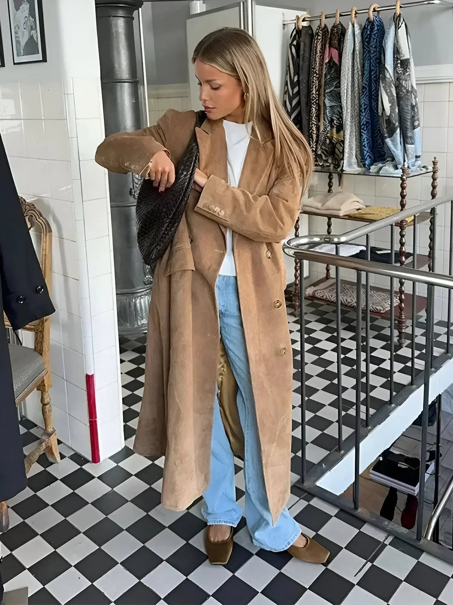 Suède Trenchcoat Dames | Elegante Jas met Revers en Dubbele Knoopsluiting