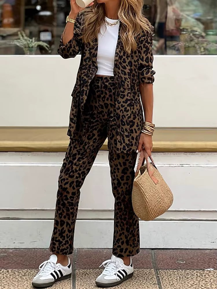 Amari | Tweedelige Leopardprint Set Dames  |  Blazer & Broek