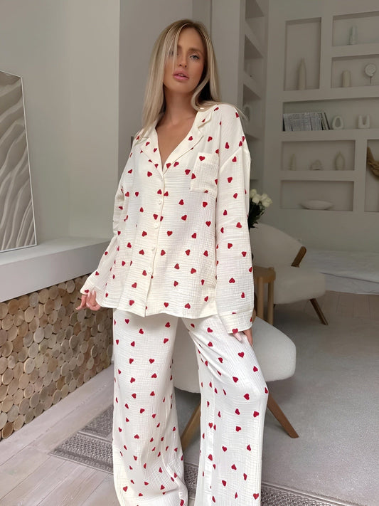 Lila Dames Witte Pyjama Met Hartprint | Comfortabele & Charmante Pyjama Set